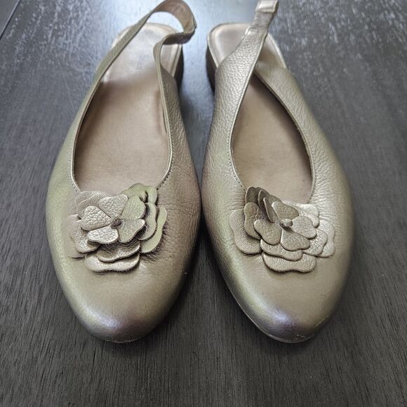 LL Bean Tan Metallic Leather Slingback Flats Women’s 9.5 Floral - Picture 2 of 7